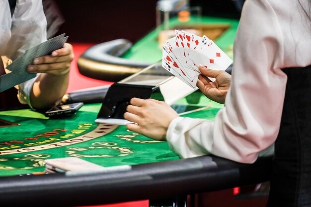 sayapbola live dealer blackjack and roulette tables in action